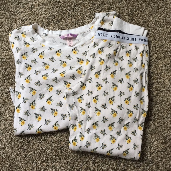 Victoria's Secret Other - Victoria secret thermal set